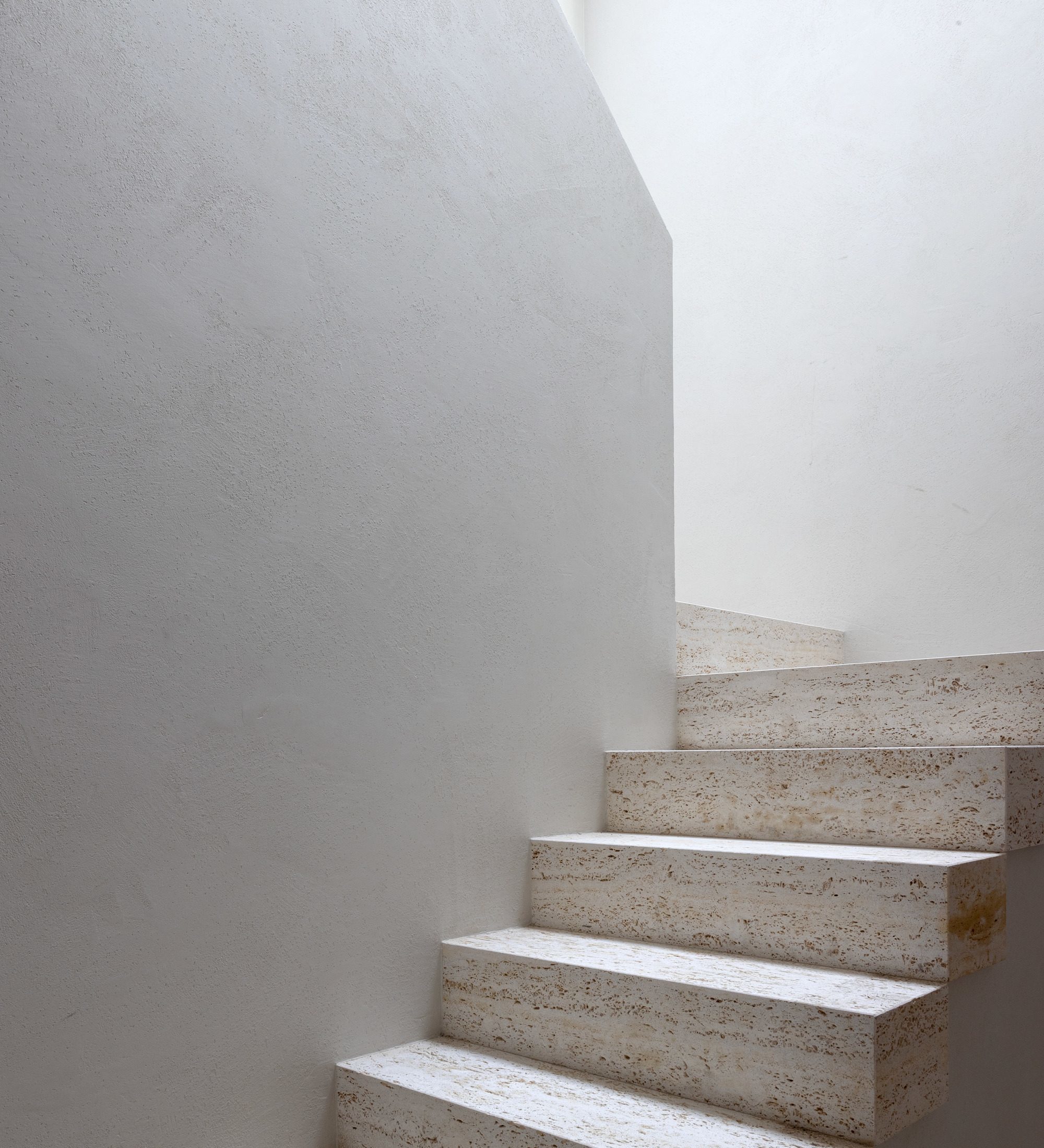Claystuc Grit beige staircase