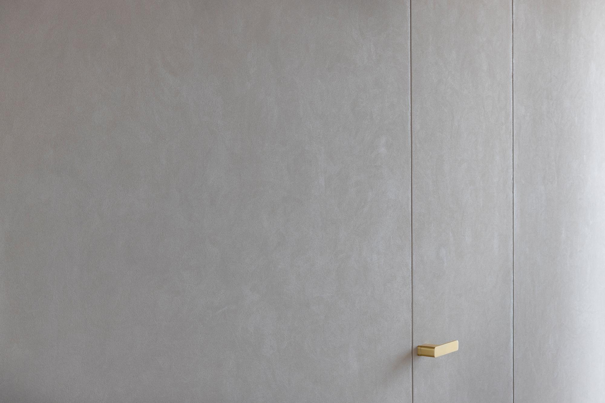 stone art stuc grey cabinets