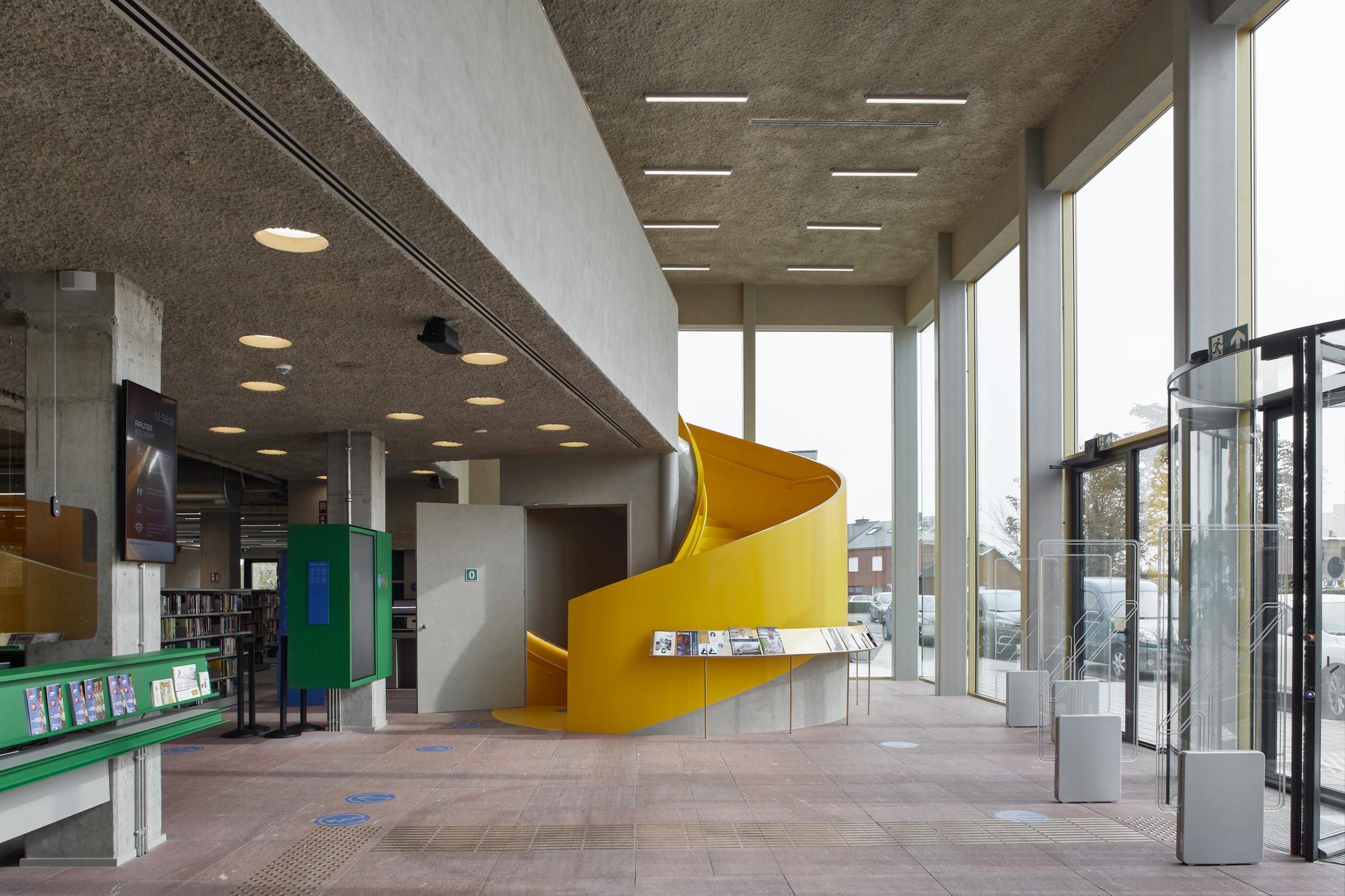 artaa school tusk grey yellow