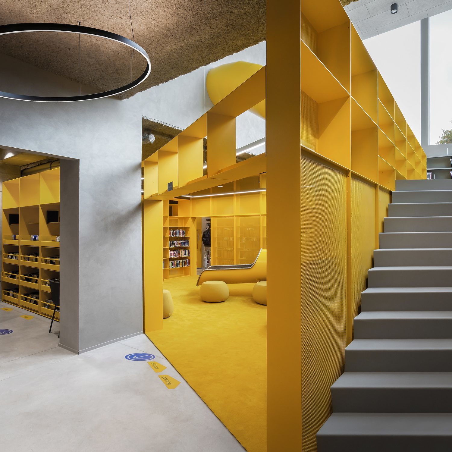 artaa school tusk grey yellow