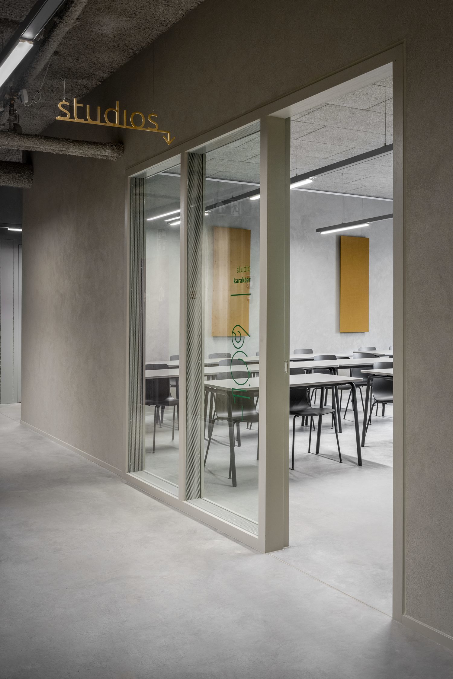 artaa school tusk grey