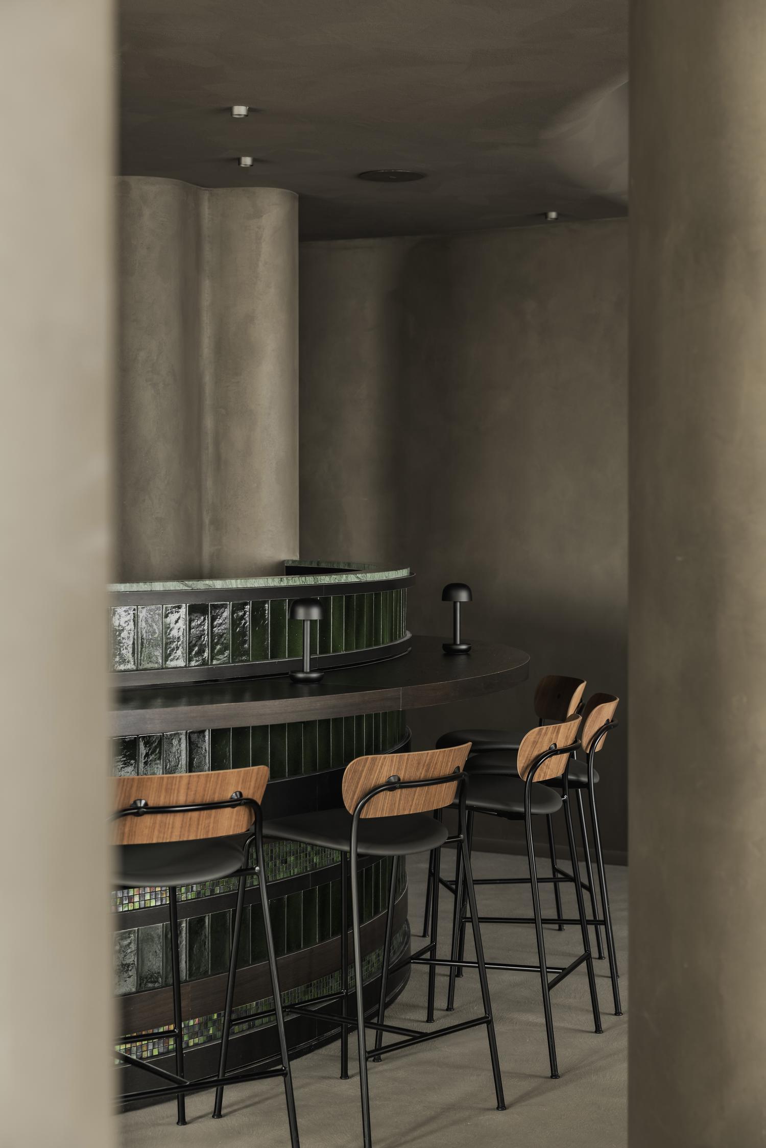 eyecandy restaurant claystuc dark green