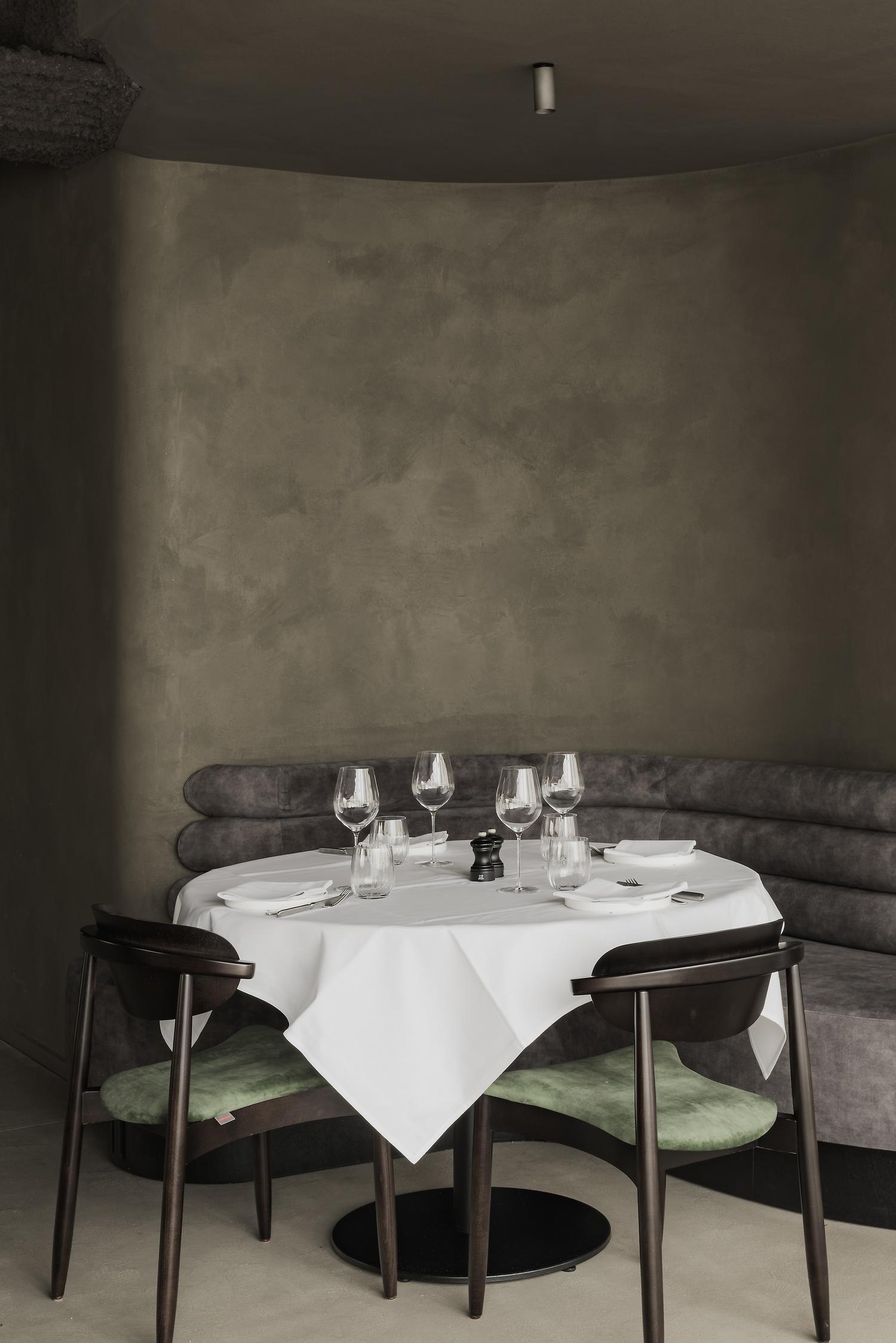 eyecandy restaurant claystuc dark green