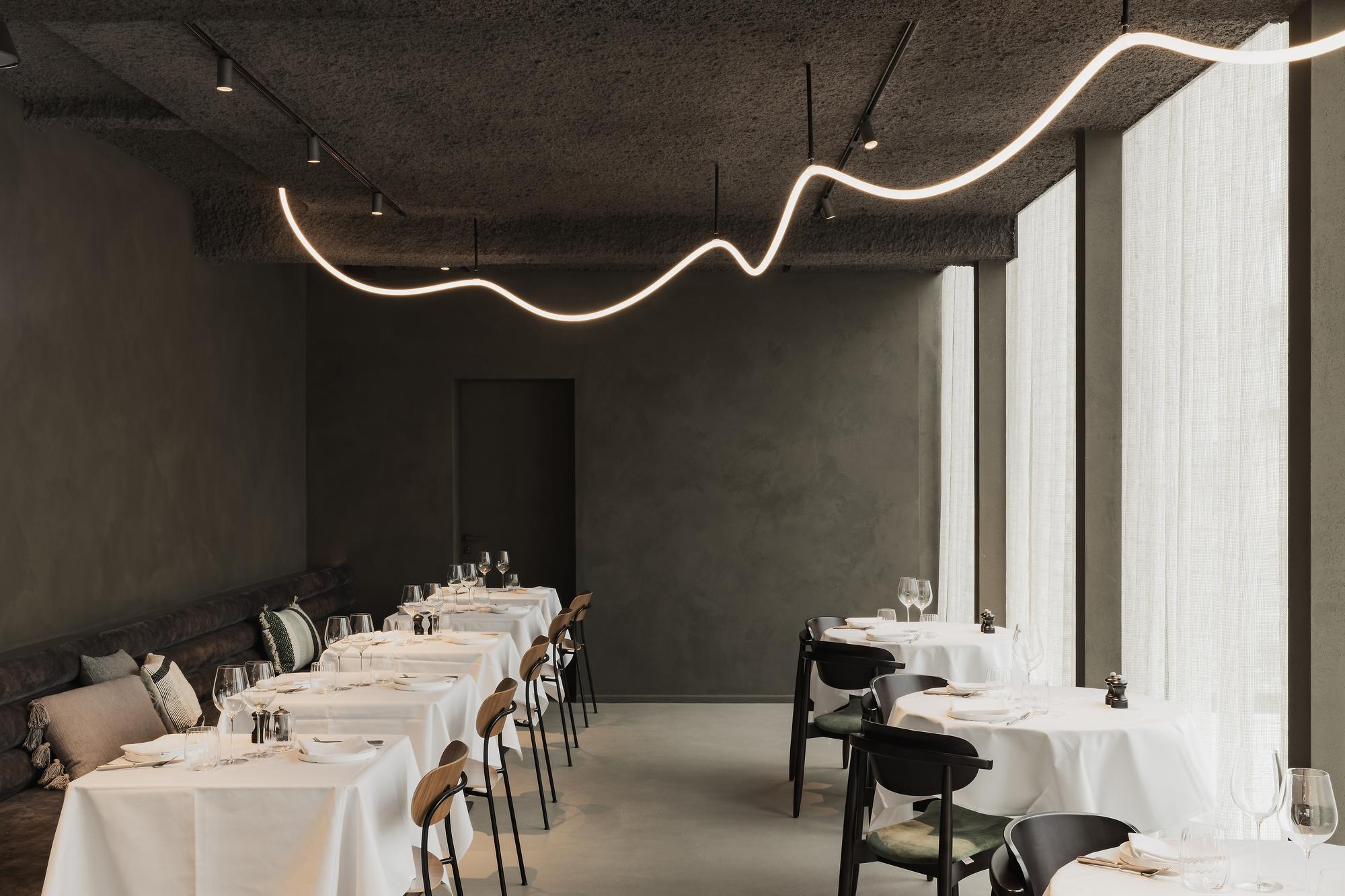 eyecandy restaurant claystuc dark green