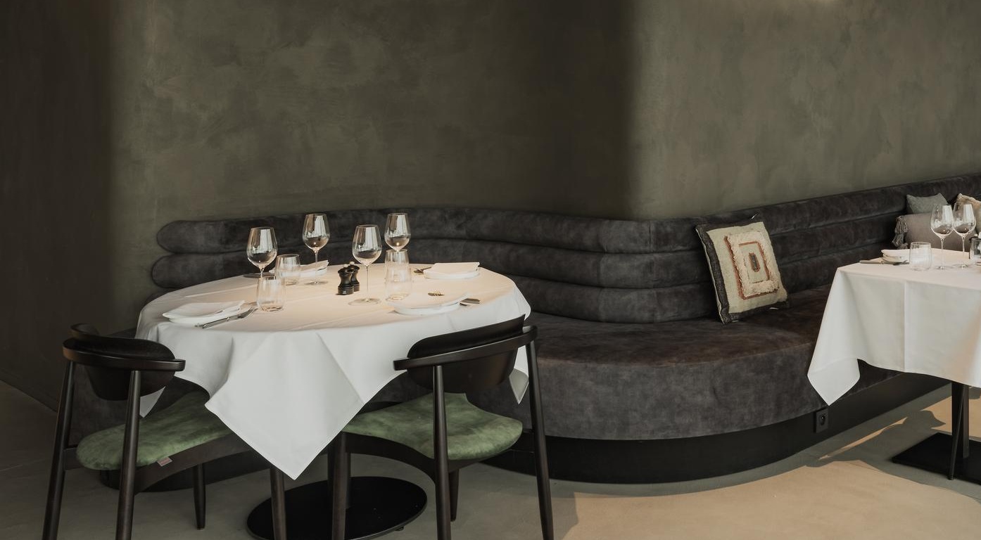 eyecandy restaurant claystuc dark green