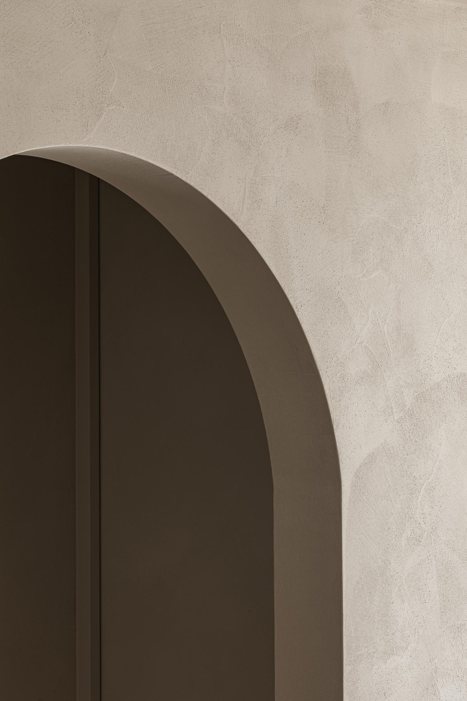 instituut babette wall curve claystuc beige