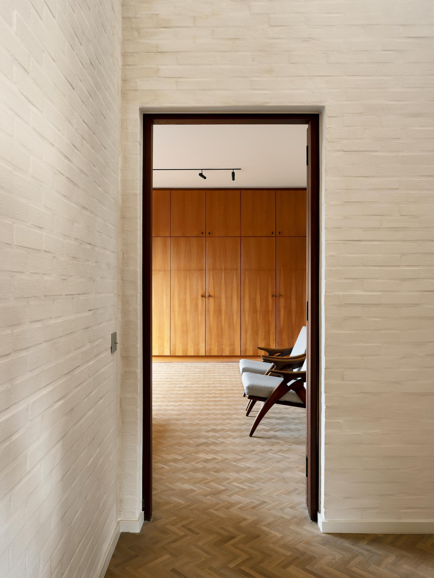 residence wilrijk plain paint white